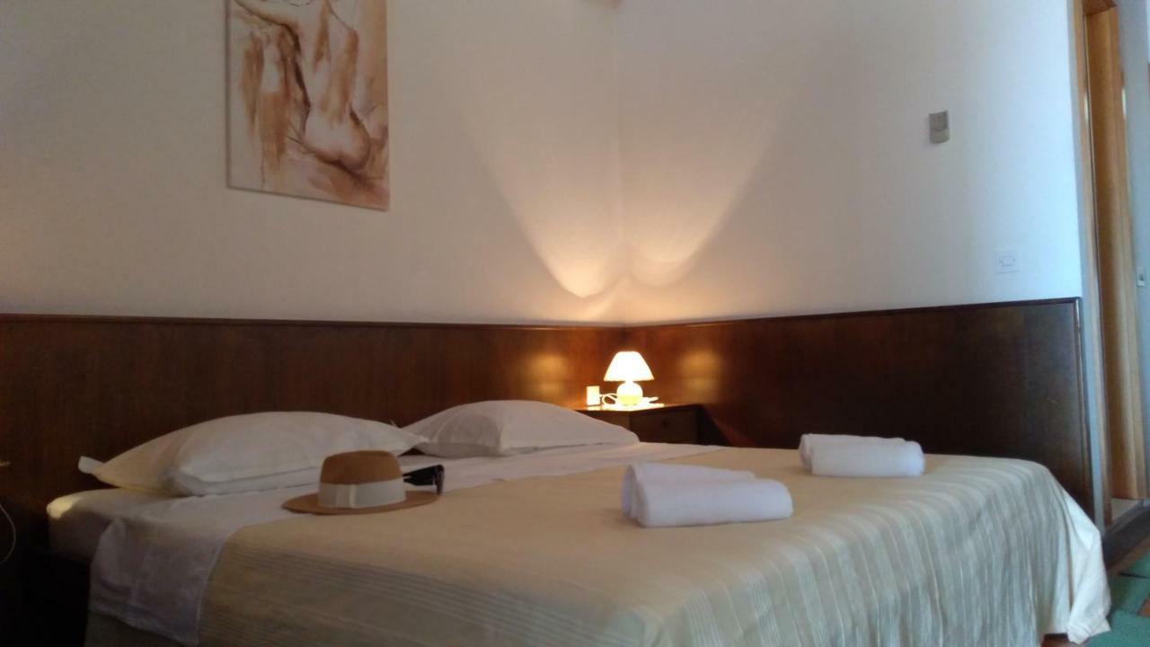 House Nede Medic Hotell Brela Exteriör bild